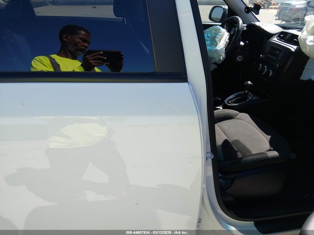 KIA Soul 2016 KNDJN2A22G7351317 Image 5