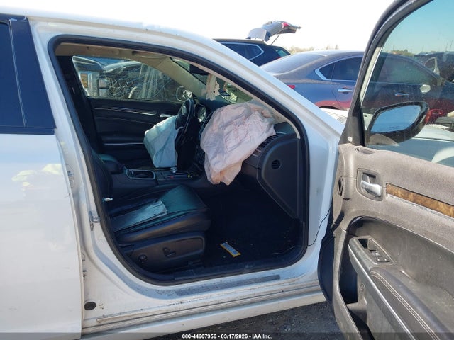 2018 CHRYSLER 300 2C3CCAKG3JH268787 Photo 4