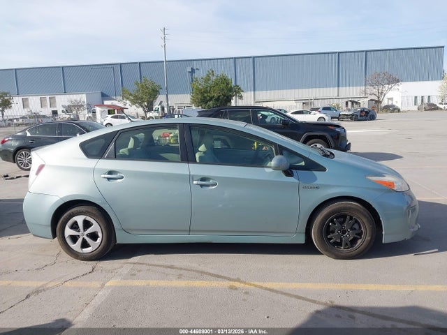 Toyota Prius Three 2014 JTDKN3DU8E1829487 Image 13