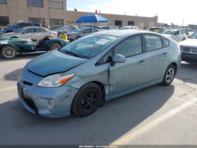 Toyota Prius Three 2014 JTDKN3DU8E1829487 Image 2