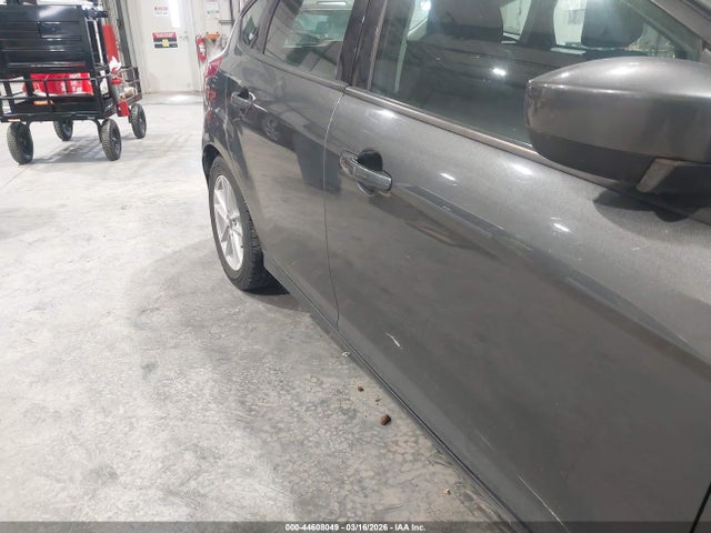 1FADP3K25JL231799 Ford FOCUS SE