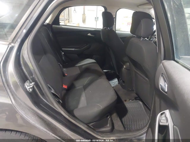 1FADP3K25JL231799 Ford FOCUS SE