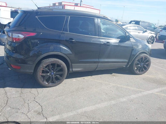 1FMCU0J97HUF11056 Ford Escape Titanium