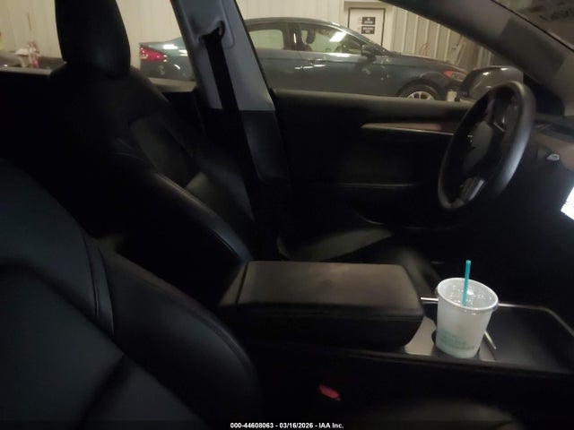 2021 Tesla Model 3 Long Range Dual Motor All-wheel Drive მანქანა იყიდება აუქციონზე, vin: 5YJ3E1EB8MF973973, აუქციონის ნომერი: 44608063