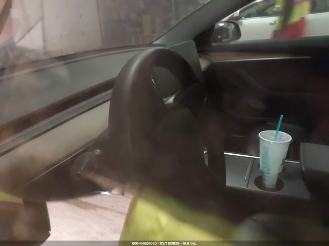 2021 Tesla Model 3 Long Range Dual Motor All-wheel Drive მანქანა იყიდება აუქციონზე, vin: 5YJ3E1EB8MF973973, აუქციონის ნომერი: 44608063