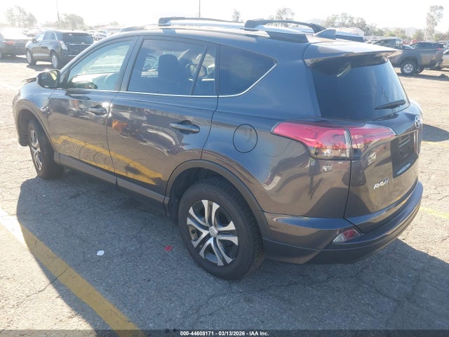 JTMZFREVXJJ739516 Toyota RAV4 LE