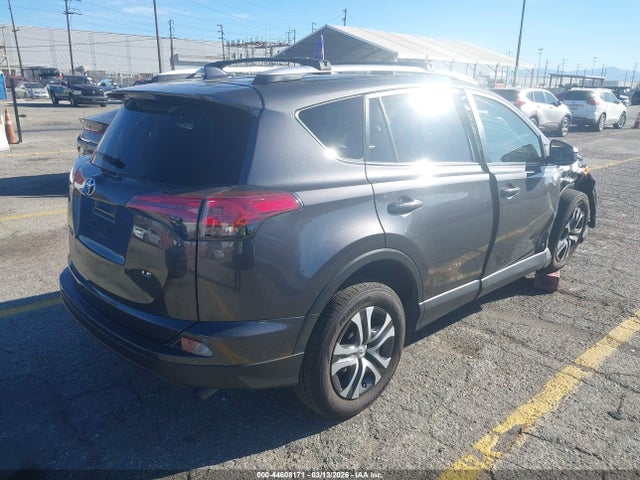 JTMZFREVXJJ739516 Toyota RAV4 LE