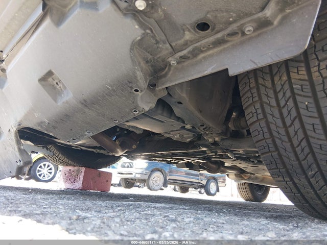 JTMZFREVXJJ739516 Toyota RAV4 LE