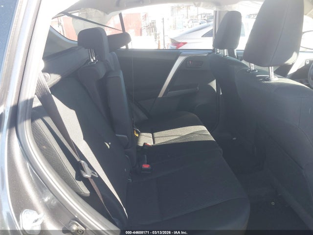 JTMZFREVXJJ739516 Toyota RAV4 LE