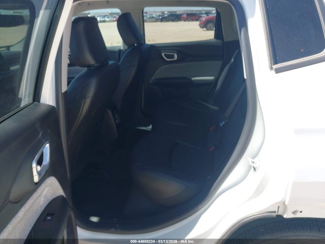 3C4NJCBB2NT202268 Jeep Compass Latitude Fwd