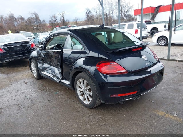 2018 VOLKSWAGEN BEETLE 3VWJD7AT2JM702343 Photo 2
