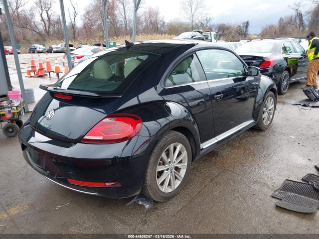 2018 VOLKSWAGEN BEETLE 3VWJD7AT2JM702343 Photo 3