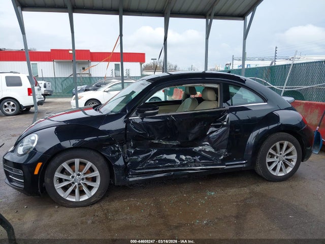 2018 VOLKSWAGEN BEETLE 3VWJD7AT2JM702343 Photo 5