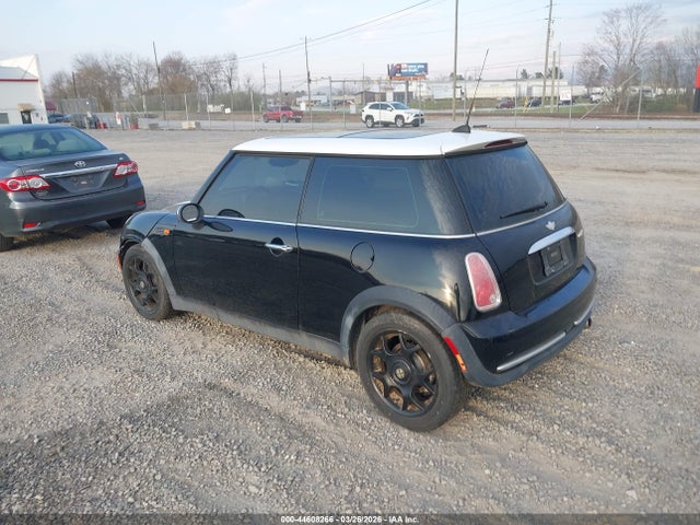 2005 MINI COOPER WMWRC33545TJ73191 Photo 2