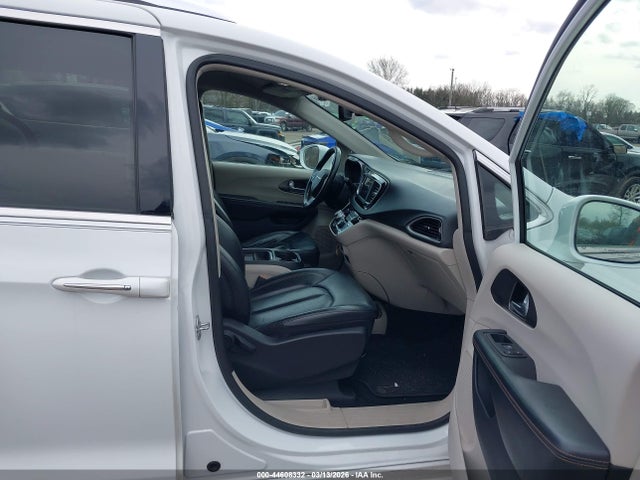 Продаж на аукціоні авто 2020 Chrysler Pacifica Touring L, vin: 2C4RC1BGXLR137228, номер лоту: 44608332