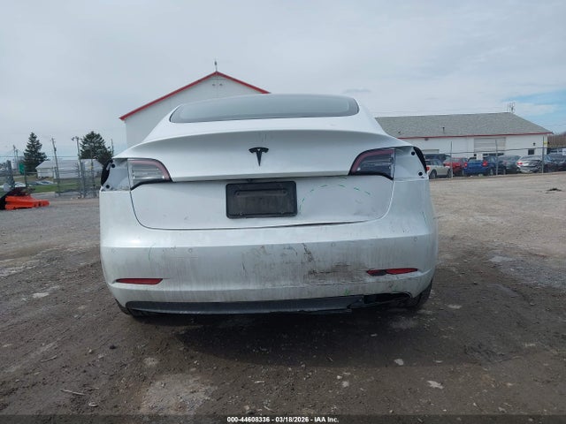 2021 Tesla Model 3 Standard Range Plus Rear-wheel Drive მანქანა იყიდება აუქციონზე, vin: 5YJ3E1EA5MF854186, აუქციონის ნომერი: 44608336