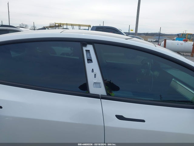 2021 Tesla Model 3 Standard Range Plus Rear-wheel Drive მანქანა იყიდება აუქციონზე, vin: 5YJ3E1EA5MF854186, აუქციონის ნომერი: 44608336
