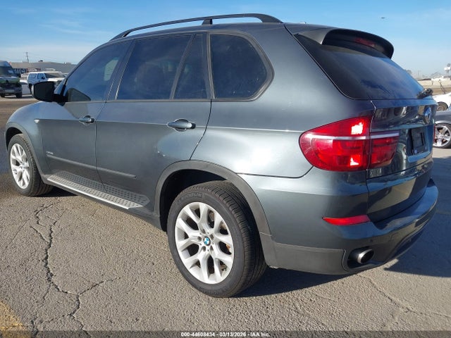 2011 BMW X5 5UXZV4C51BL406165 Photo 2