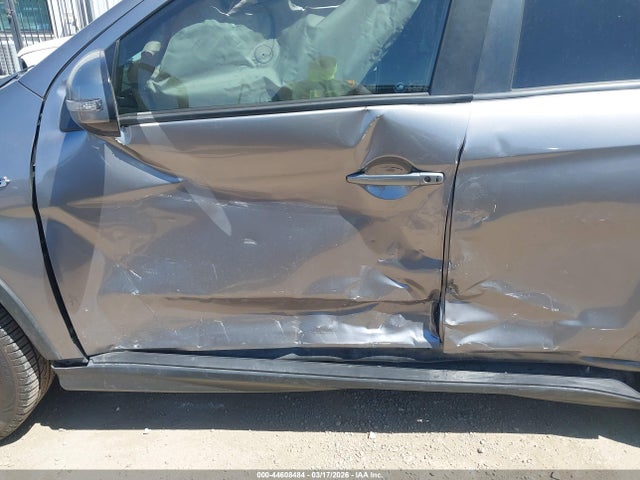 44608484 :رقم المزاد ، JA4AP3AW3JU002141 vin ، 2018 Mitsubishi Outlander Sport 2.4 Se مزاد بيع