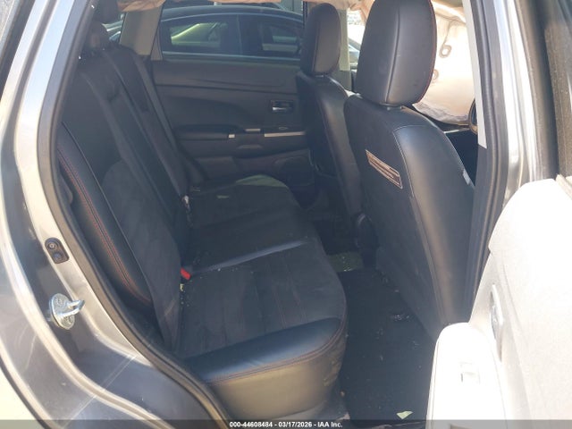 44608484 :رقم المزاد ، JA4AP3AW3JU002141 vin ، 2018 Mitsubishi Outlander Sport 2.4 Se مزاد بيع