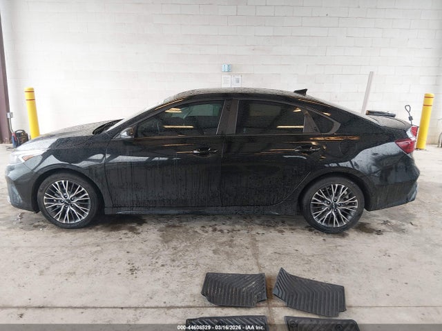 3KPF54AD5PE662596 KIA Forte Gt-line