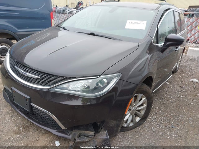2017 Chrysler Pacifica Touring-l მანქანა იყიდება აუქციონზე, vin: 2C4RC1BG4HR539334, აუქციონის ნომერი: 44608640