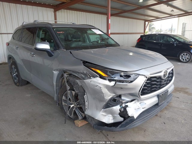 2021 Toyota Highlander Xle მანქანა იყიდება აუქციონზე, vin: 5TDGZRBH4MS069479, აუქციონის ნომერი: 44608688
