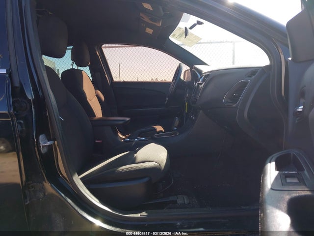 44608817 :رقم المزاد ، 1C3CCBBB8EN192491 vin ، 2014 Chrysler 200 Touring مزاد بيع
