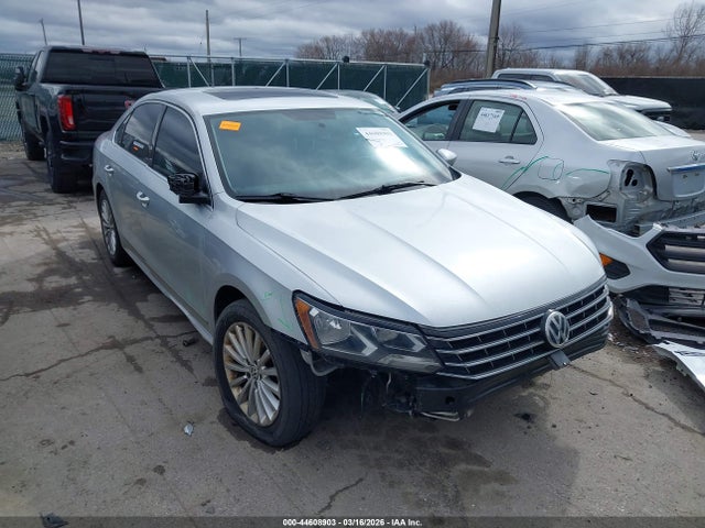 2017 VOLKSWAGEN PASSAT 1VWBT7A30HC008401