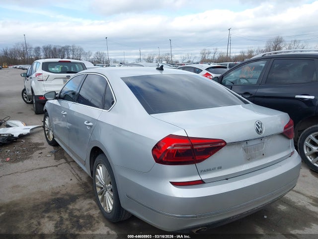 2017 VOLKSWAGEN PASSAT 1VWBT7A30HC008401 Photo 2