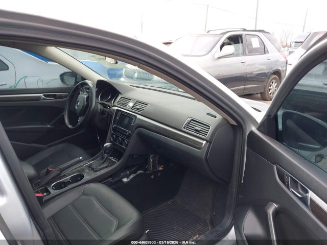 2017 VOLKSWAGEN PASSAT 1VWBT7A30HC008401 Photo 4