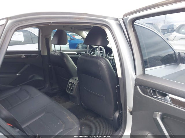 2017 VOLKSWAGEN PASSAT 1VWBT7A30HC008401 Photo 7