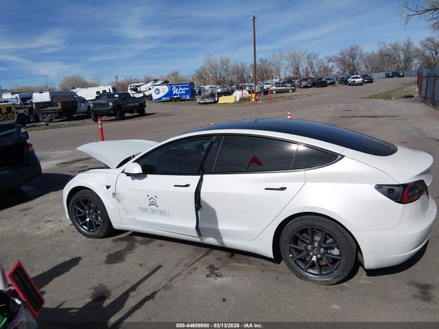 44608980 :رقم المزاد ، 5YJ3E1EB3NF257659 vin ، 2022 Tesla Model 3 Long Range Dual Motor All-wheel Drive مزاد بيع