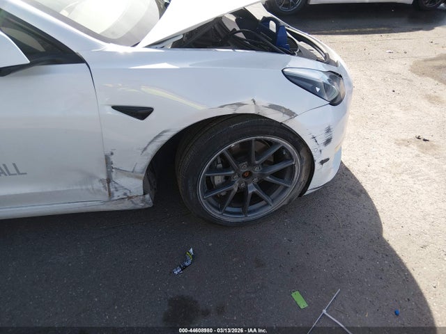 44608980 :رقم المزاد ، 5YJ3E1EB3NF257659 vin ، 2022 Tesla Model 3 Long Range Dual Motor All-wheel Drive مزاد بيع