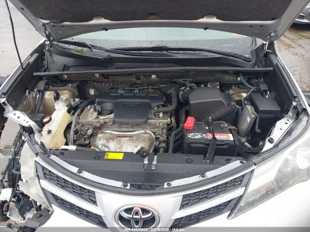 JTMBFREVXFJ022381 Toyota RAV4 LE