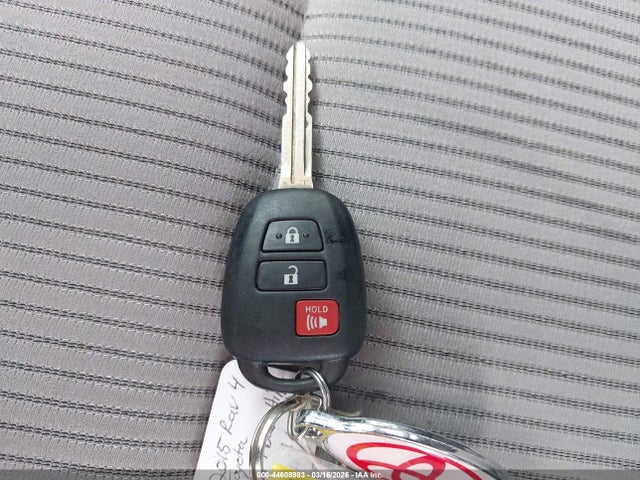 JTMBFREVXFJ022381 Toyota RAV4 LE