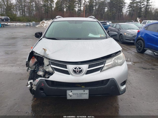 JTMBFREVXFJ022381 Toyota RAV4 LE