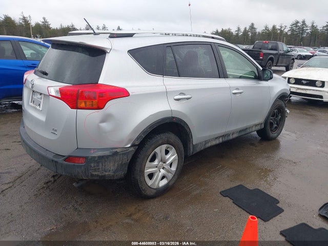 JTMBFREVXFJ022381 Toyota RAV4 LE