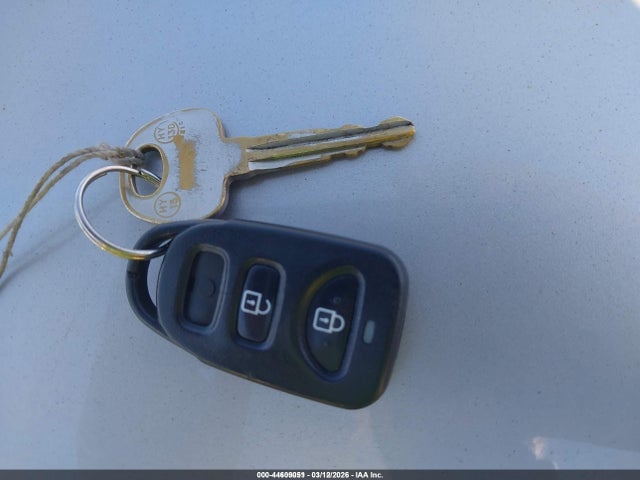 KMHD74LF9HU083173 Hyundai ELANTRA SE
