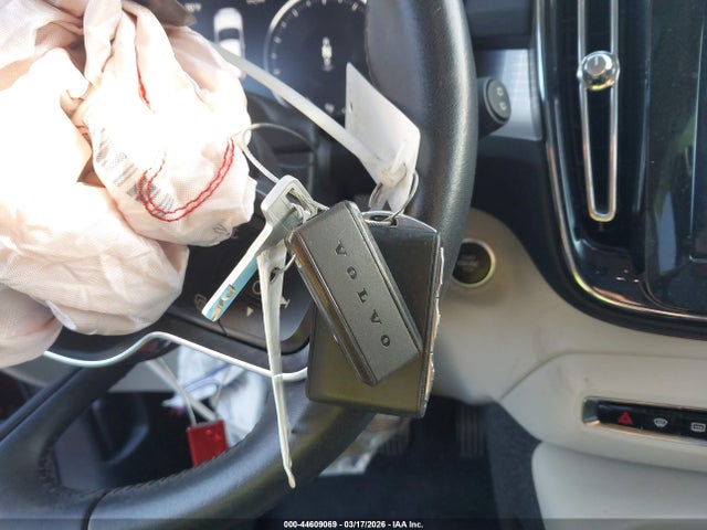 44609069 :رقم المزاد ، YV4162UK8M2419697 vin ، 2021 Volvo Xc40 T5 Momentum مزاد بيع