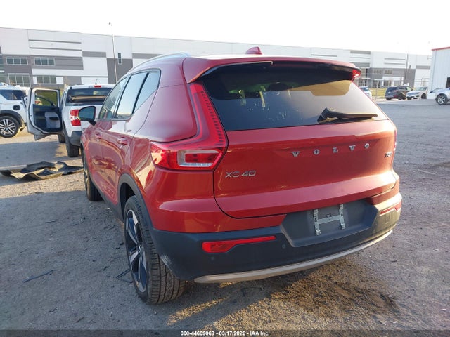 44609069 :رقم المزاد ، YV4162UK8M2419697 vin ، 2021 Volvo Xc40 T5 Momentum مزاد بيع