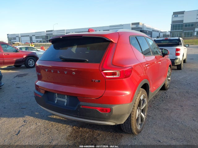 44609069 :رقم المزاد ، YV4162UK8M2419697 vin ، 2021 Volvo Xc40 T5 Momentum مزاد بيع