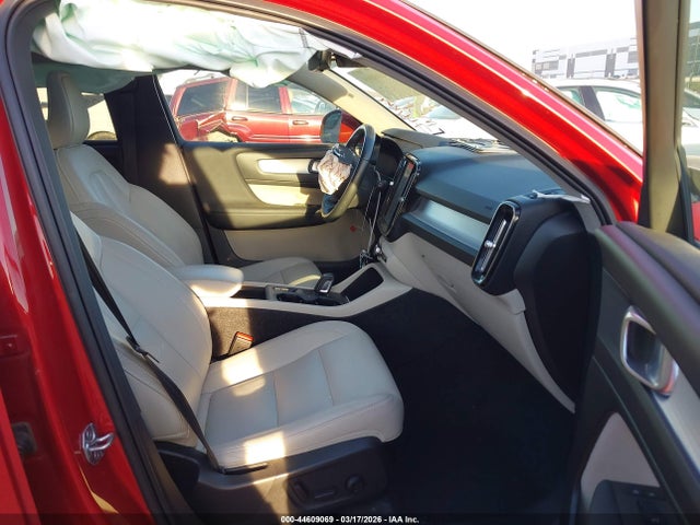 44609069 :رقم المزاد ، YV4162UK8M2419697 vin ، 2021 Volvo Xc40 T5 Momentum مزاد بيع