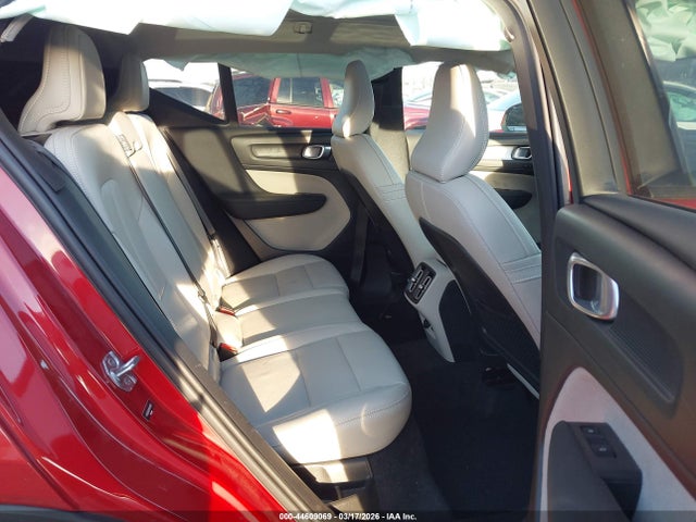 44609069 :رقم المزاد ، YV4162UK8M2419697 vin ، 2021 Volvo Xc40 T5 Momentum مزاد بيع