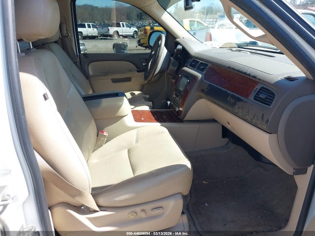 1GNSCKE01ER100977 Chevrolet Suburban 1500 Ltz