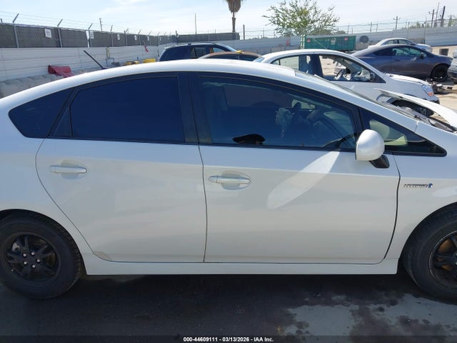 JTDKN3DU9E0382870 Toyota Prius Two