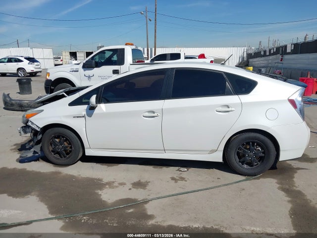 JTDKN3DU9E0382870 Toyota Prius Two