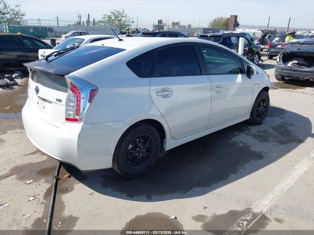 JTDKN3DU9E0382870 Toyota Prius Two