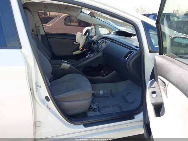 JTDKN3DU9E0382870 Toyota Prius Two