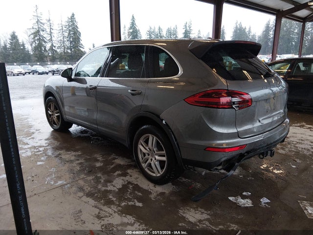 2016 PORSCHE CAYENNE WP1AA2A26GKA37015 Photo 2